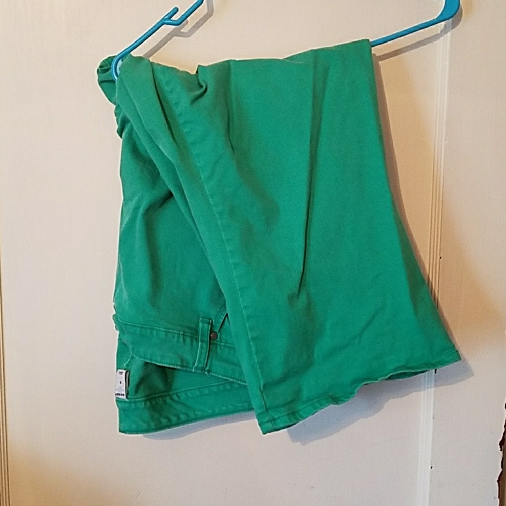 Women's plus green capris